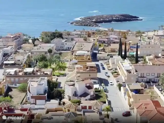 Location de Vacances Espagne, Costa Cálida, Isla plana, villa - Casa Azul Vue d’ensemble du drone de Casa Azul à la mer