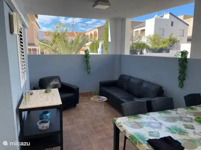 Location de Vacances Espagne, Costa Cálida, Isla plana, villa - Casa Azul Salle extérieure avec canapé et table à manger