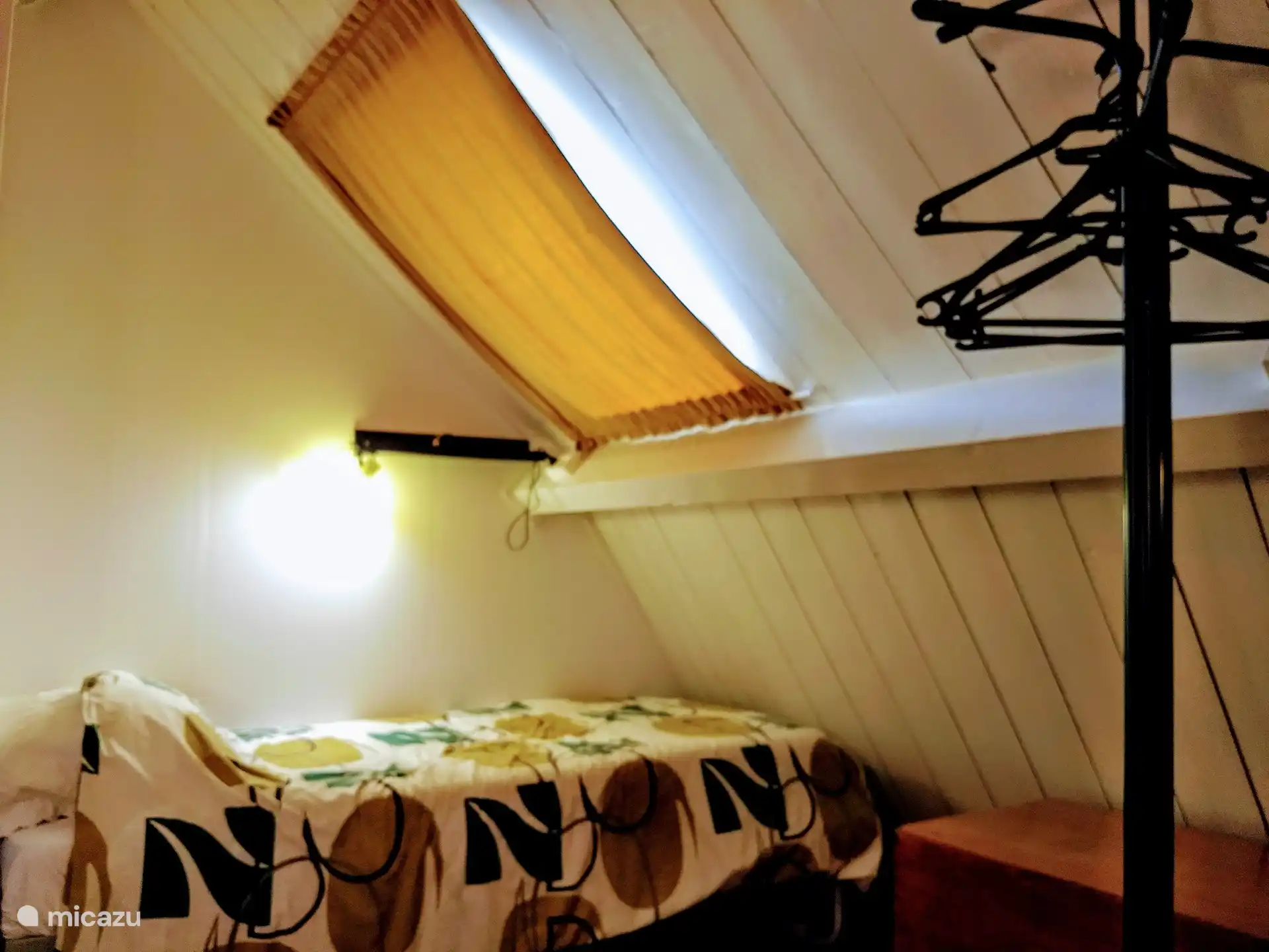 Schlafzimmer mit zwei Einzelbetten