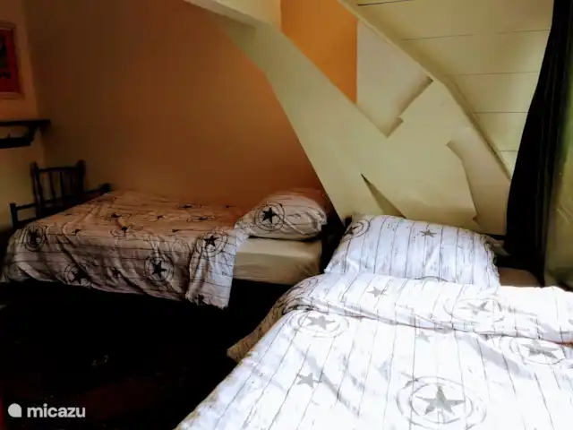 Maison familiale 't Spoorhuis | Pays-Bas, Groningue, Zoutkamp - bungalow L’autre chambre dispose de deux lits simples.