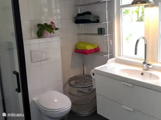 Maison familiale 't Spoorhuis | Pays-Bas, Groningue, Zoutkamp - bungalow Salle de bain au rez-de-chaussée