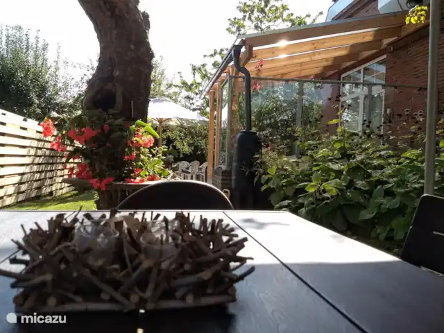 Maison familiale 't Spoorhuis | Pays-Bas, Groningue, Zoutkamp - bungalow Fleurs et beauté des plantes dans le jardin
