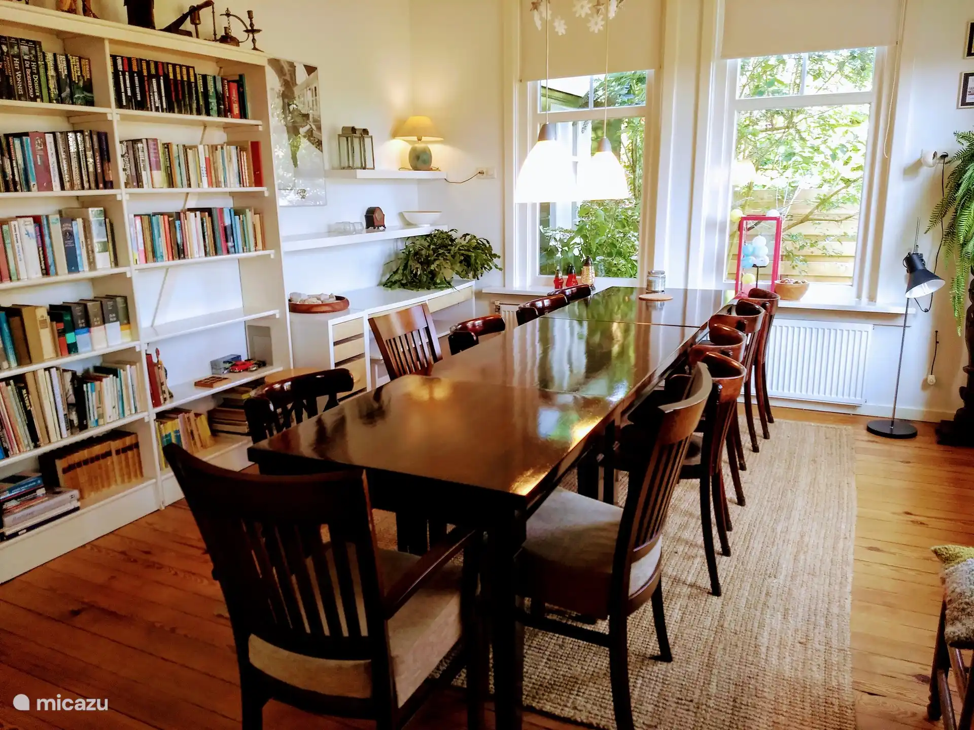 Esstisch im Wohnzimmer