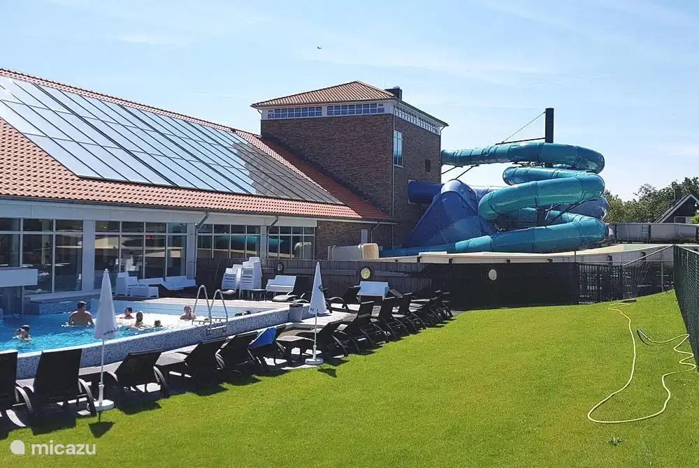 Außenpool mit Sonnenwende.