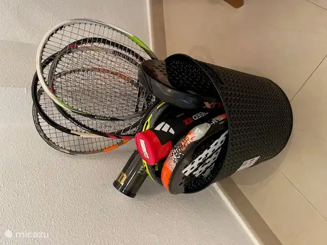 Raquetas de tenis y pádel de uso gratuito