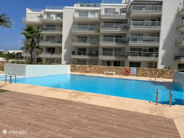 Casa Puente huren in Spanje, Costa Blanca, Dénia - appartement Het gezamenlijke zwembad van het appartementencomplex is vanuit je privétuin met enkele stappen te bereiken.