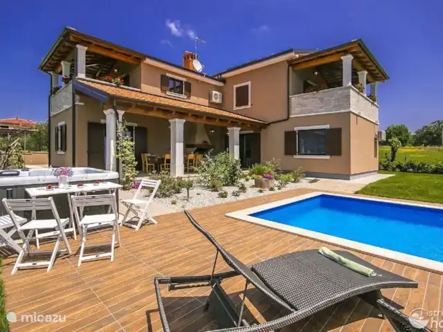 Villa Basici huren in Kroatië, Istrië, Jakovici  - villa veranda en zwembad