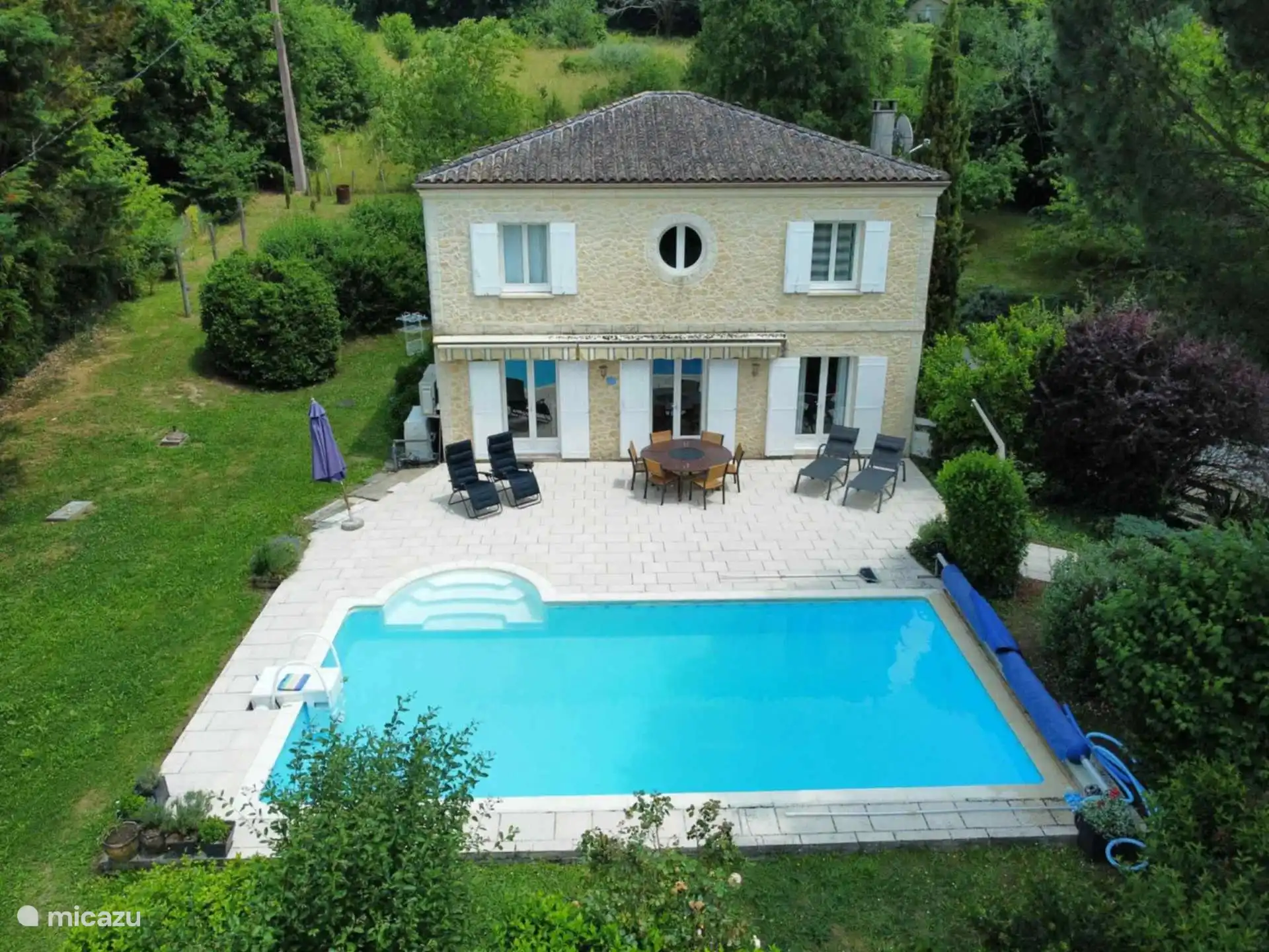 Überblick über Haus und Garten