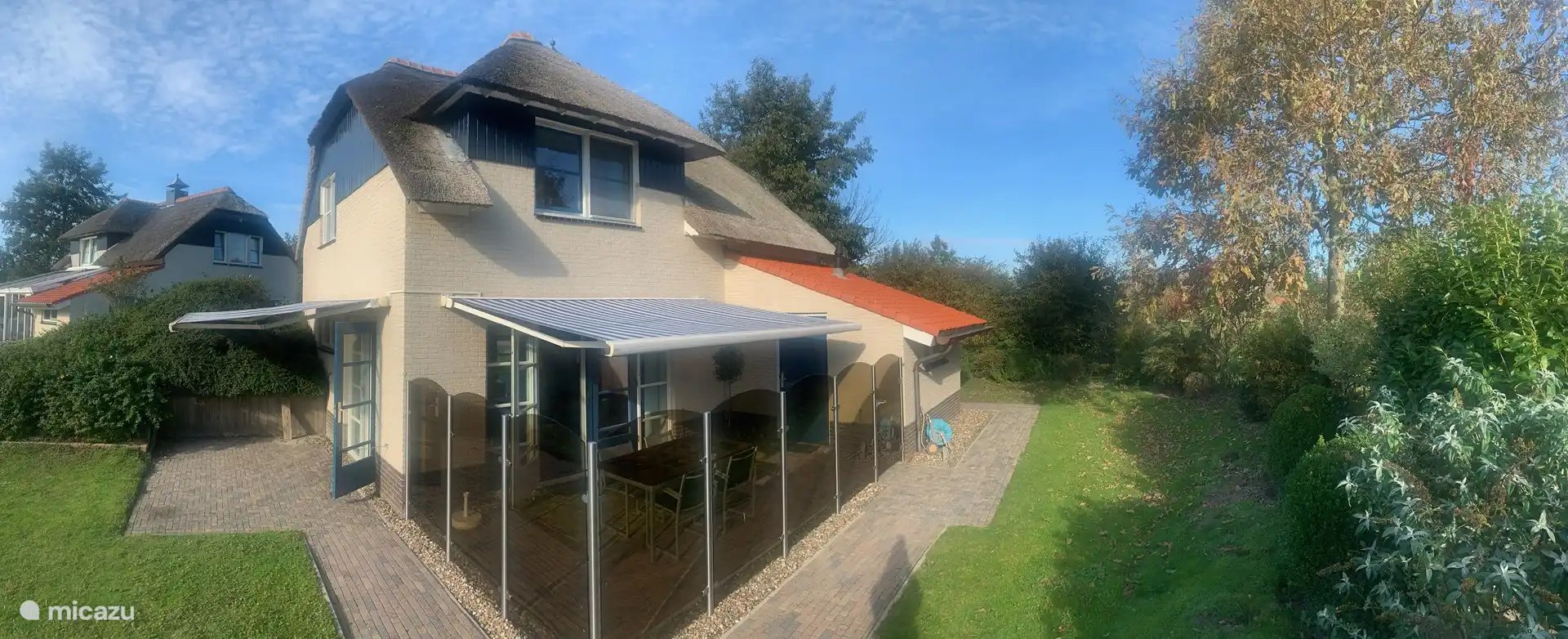 Dem Wind auf der Terrasse ausgesetzt