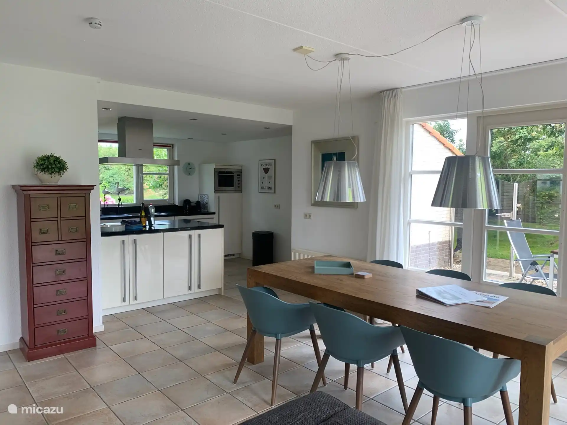 Schöner großer Esstisch