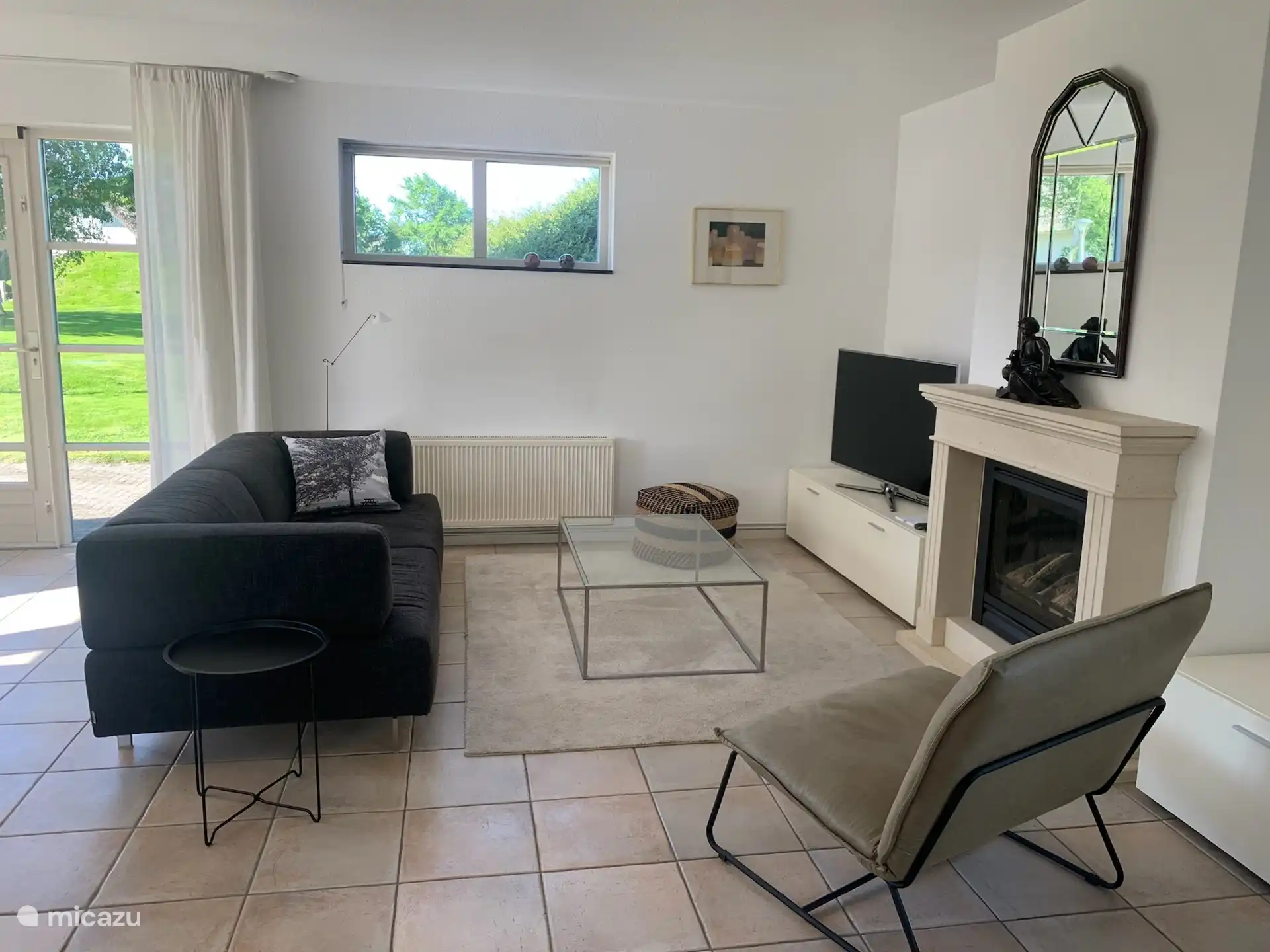 TV und Internet verfügbar