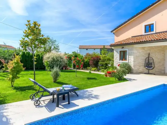 Villa SA-RA en Croacia, Istria, Brtonigla - villa El jardín