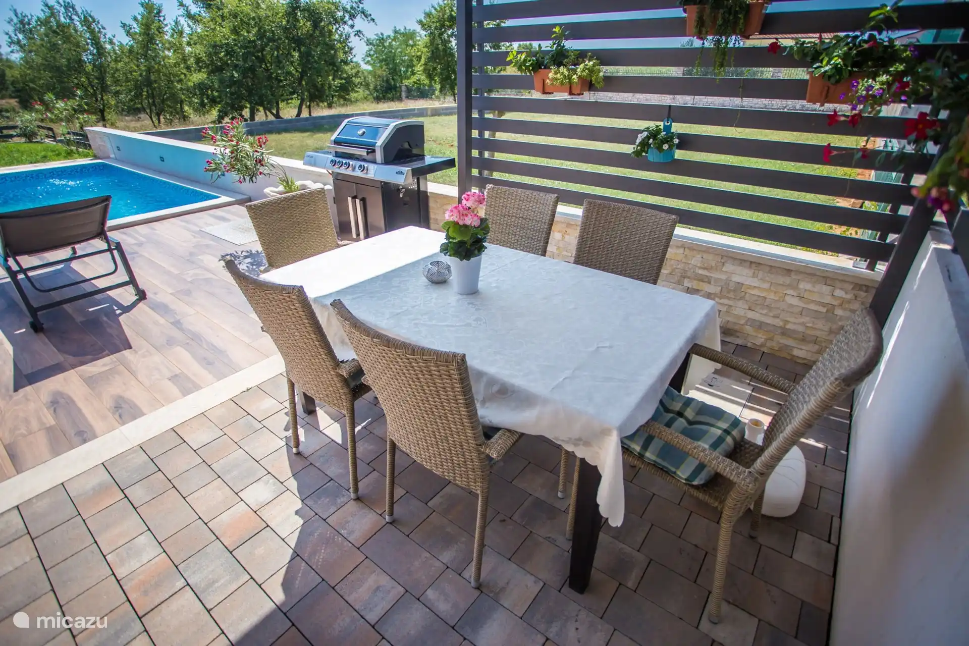 Esstisch für den Außenbereich