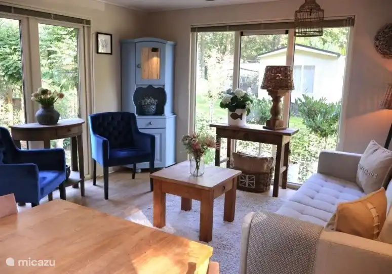 Das gemütliche Wohnzimmer mit TV, Internet und Chromecast