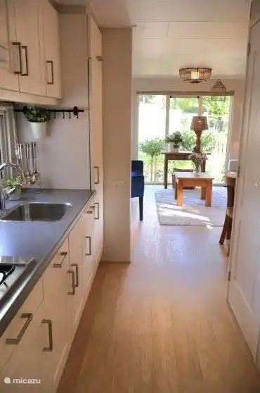 Die komplette Küche mit Besteck etc. für 4 Personen