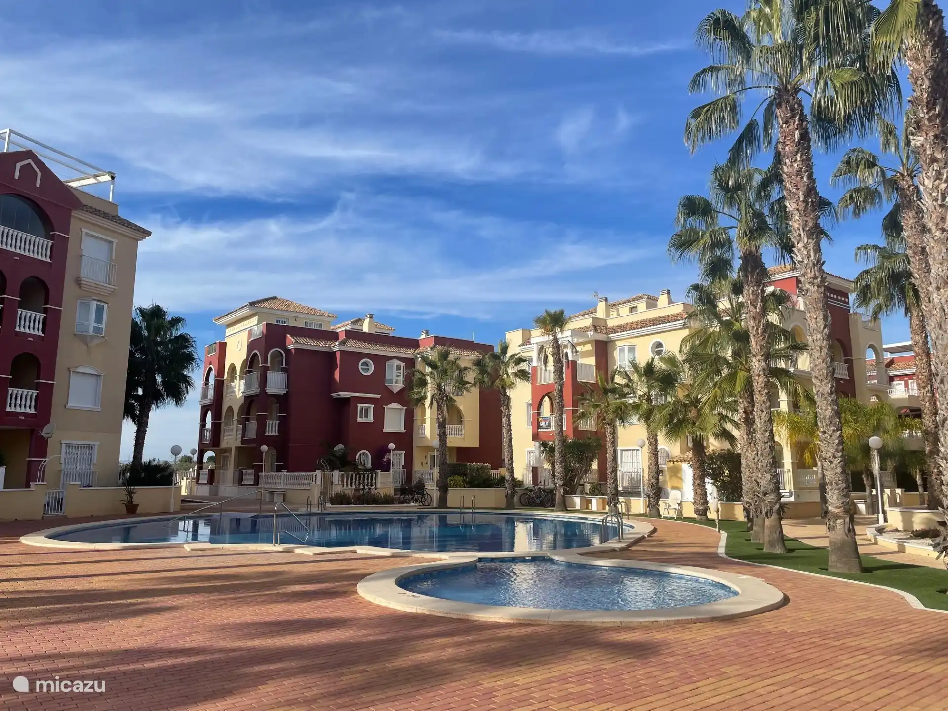 Schwimmbad mit Kinderbecken