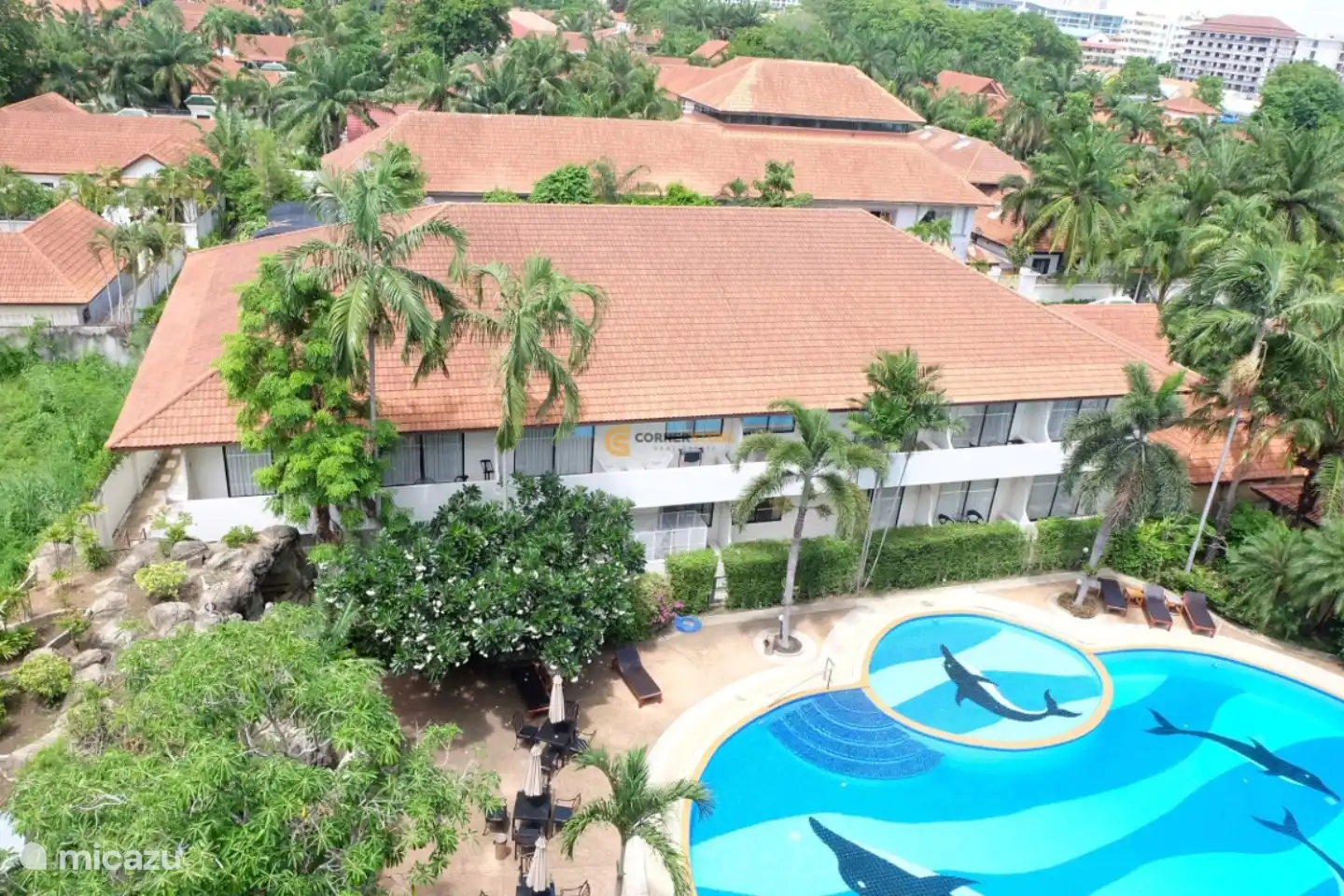 Schwimmbad vom Balkon