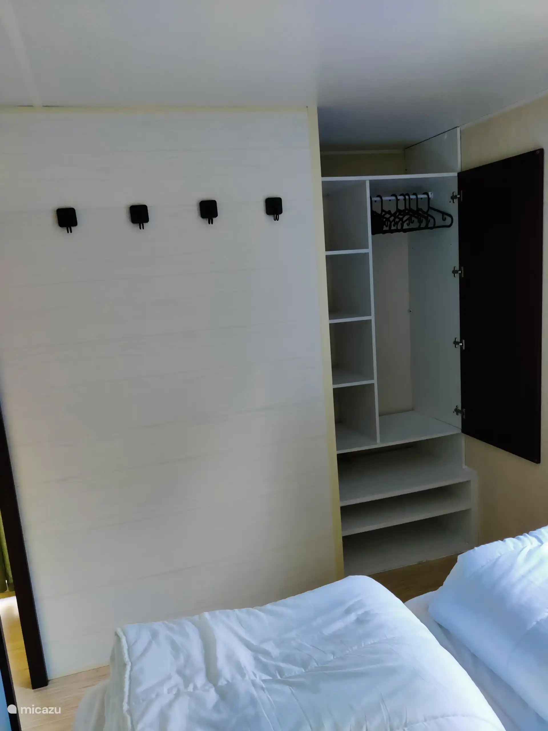 Espacio de guardarropas del dormitorio principal