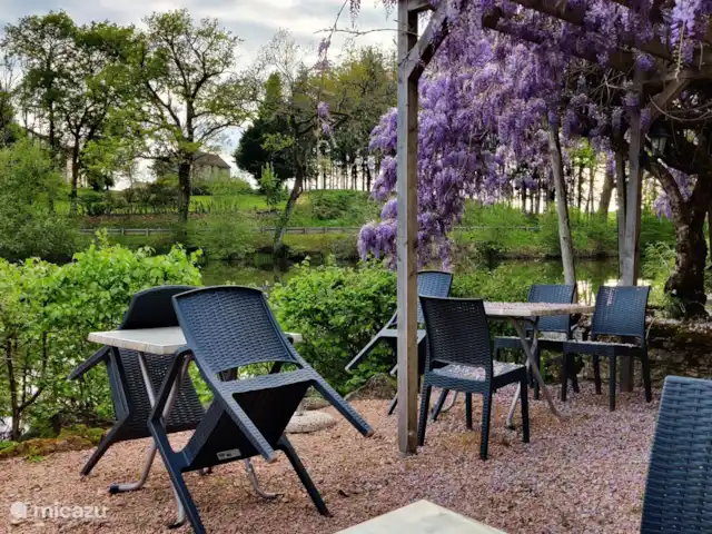 Château le Verdoyer  en Francia, Dordoña, Champs-Romain - mobil home / caravana Restaurante al aire libre