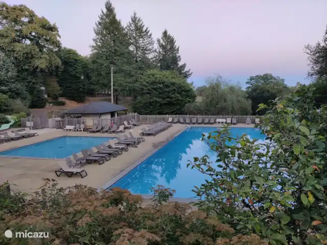 Château le Verdoyer  en Francia, Dordoña, Champs-Romain - mobil home / caravana ¡Camping con una fantástica piscina exterior de 20 metros! La piscina infantil, la piscina infantil y la piscina cubierta están a 50 metros.