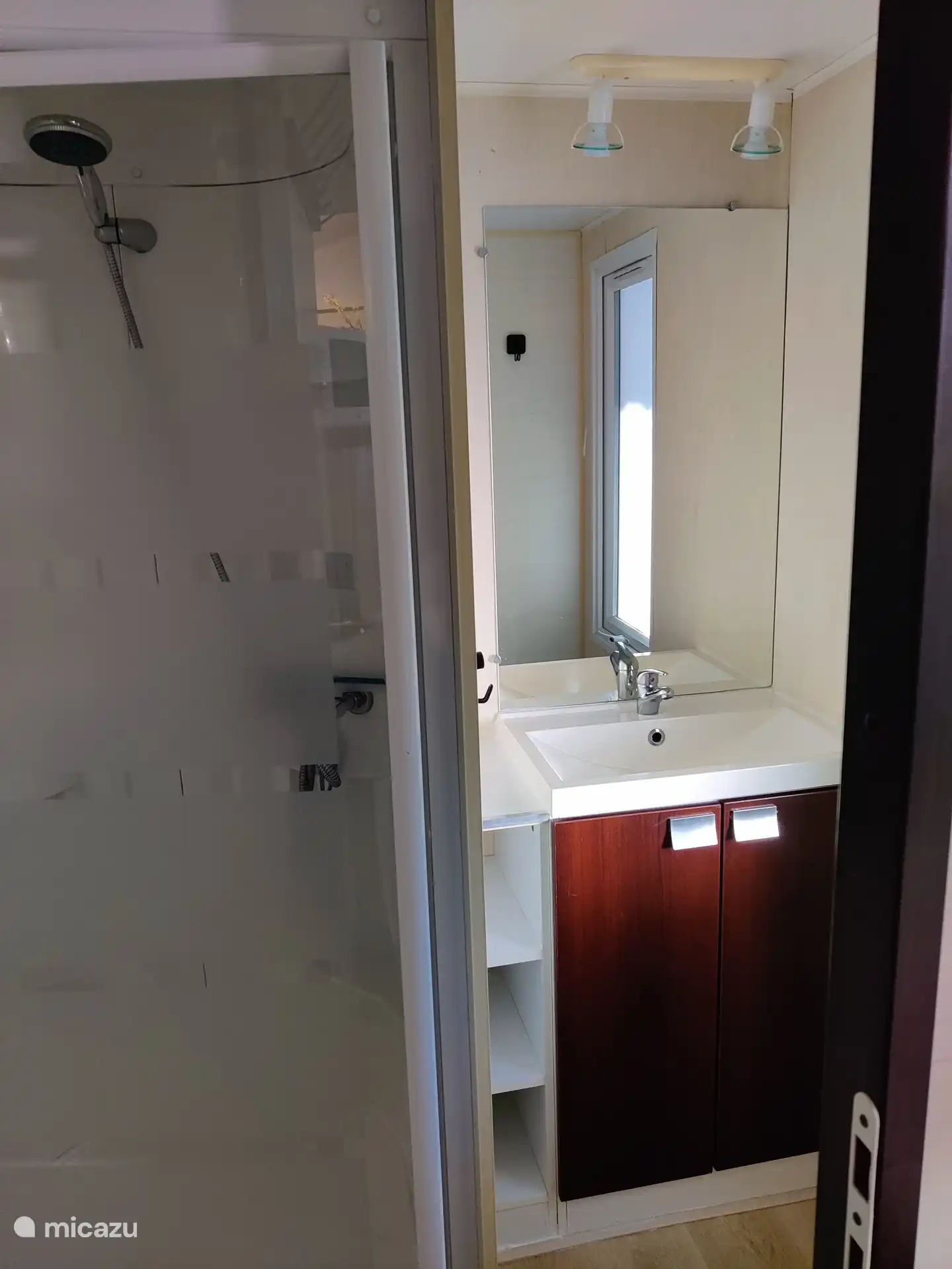 lavabo en cuarto de ducha