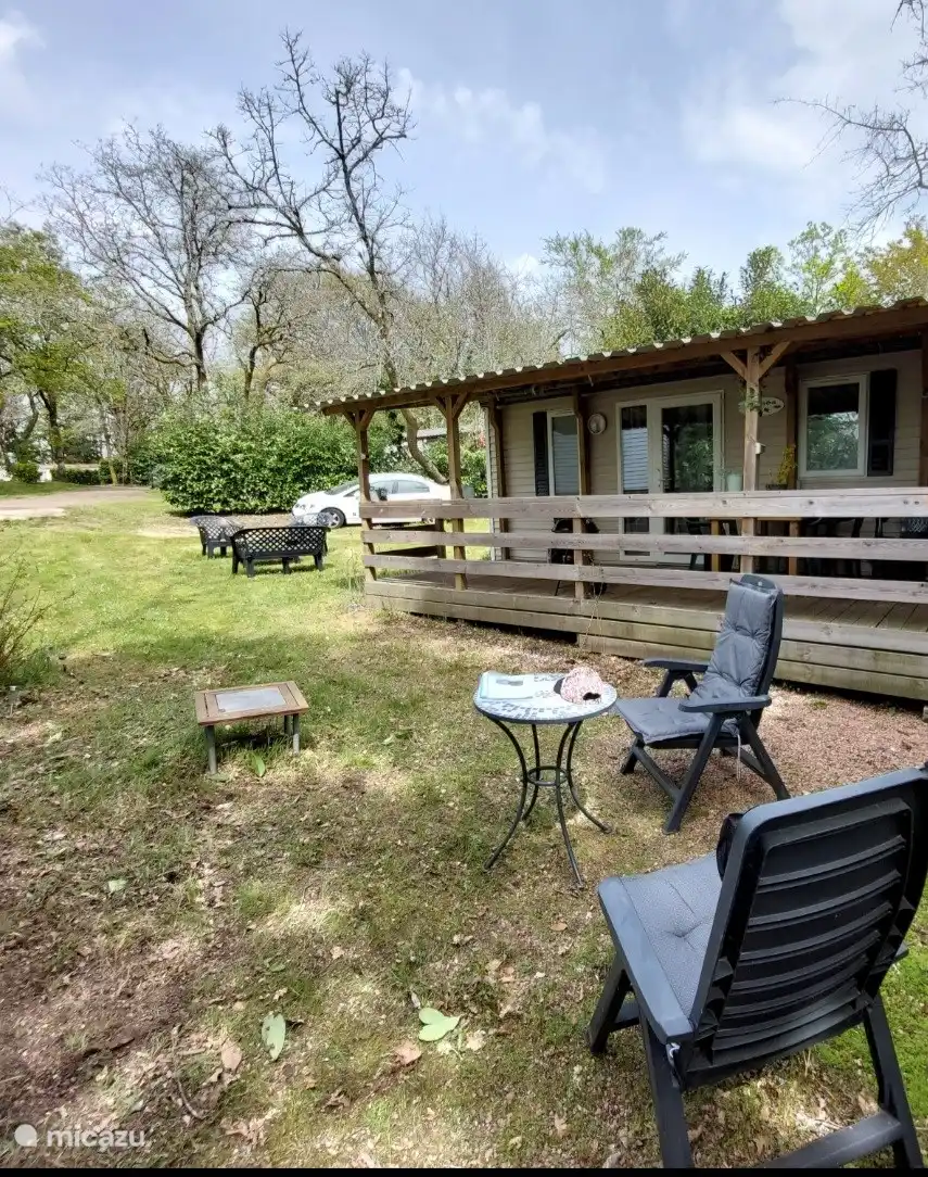 Precioso lugar, mucho sol, parking donde est&#225; el coche blanco