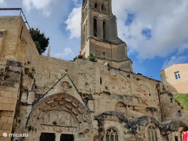 Château le Verdoyer  en Francia, Dordoña, Champs-Romain - mobil home / caravana En 1999, la jurisdicción de Saint-Émilion fue incluida en la Lista del Patrimonio Mundial, también debido a los monumentos históricos de la ciudad y los pueblos circundantes.