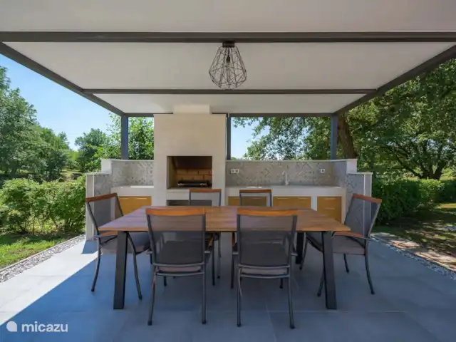 Villa Sara en Croacia, Istria, Porec - villa Porche y mesa en el exterior