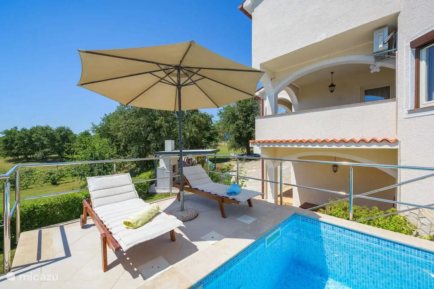 Sonnenliegen + Sonnenschirm