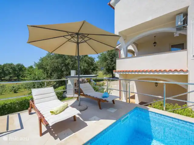Villa Sara en Croacia, Istria, Porec - villa hamacas + sombrilla