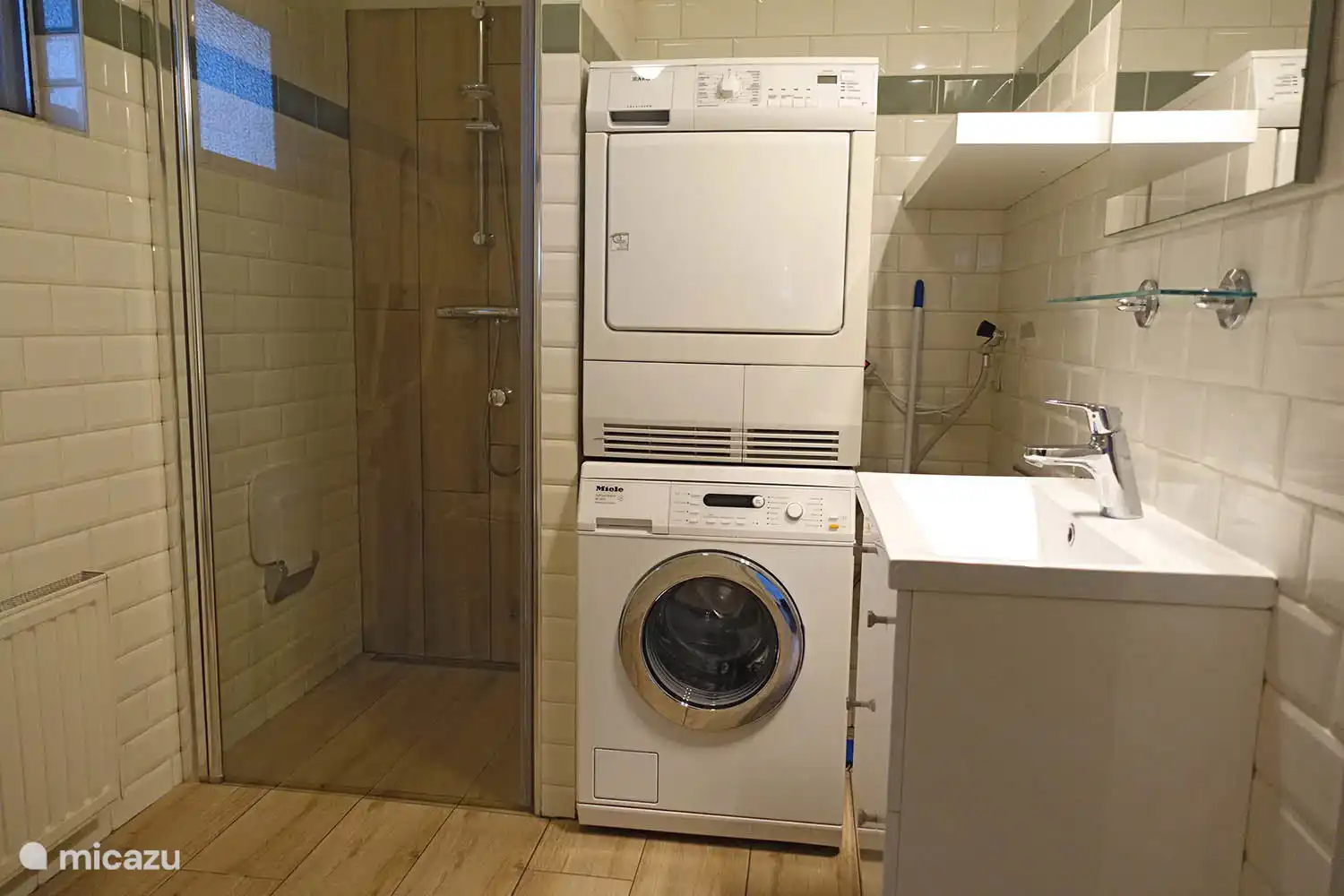 Mountain & Forest House B&B13, Badezimmer unten