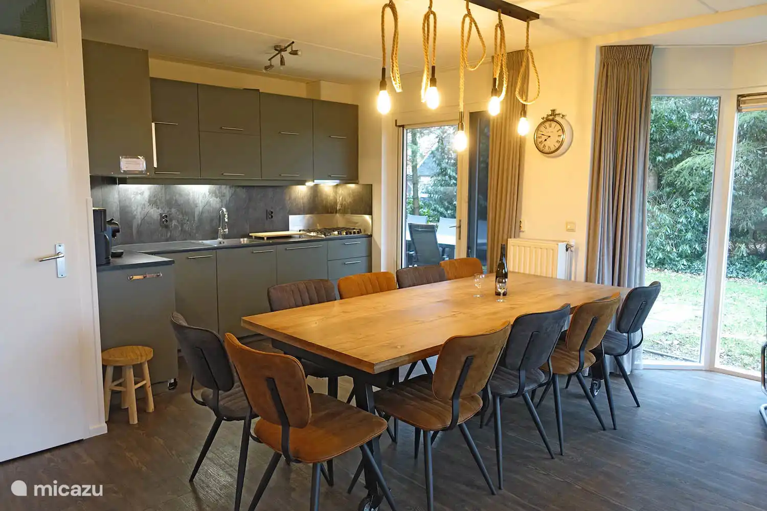 Berg & Bos Haus B&B13, Esstisch