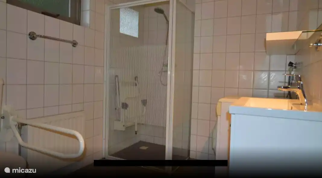 Mountain & Forest House B&B13, Badezimmer unten