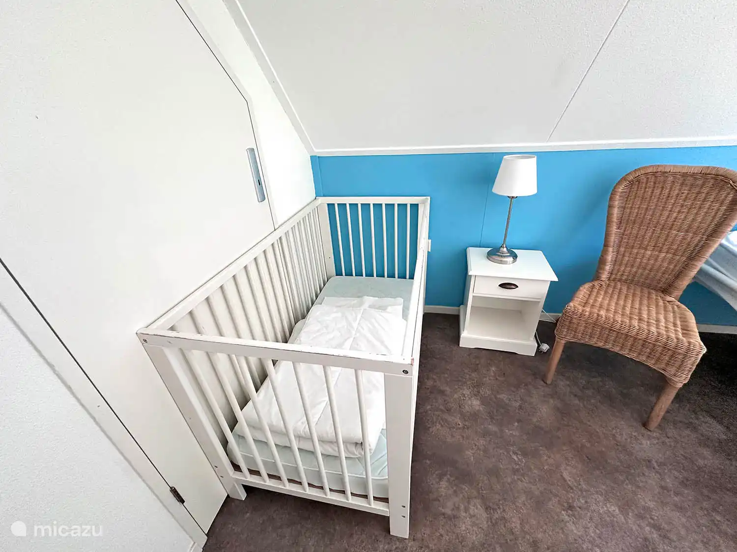 Chambre à l’étage, 2 lits de camp