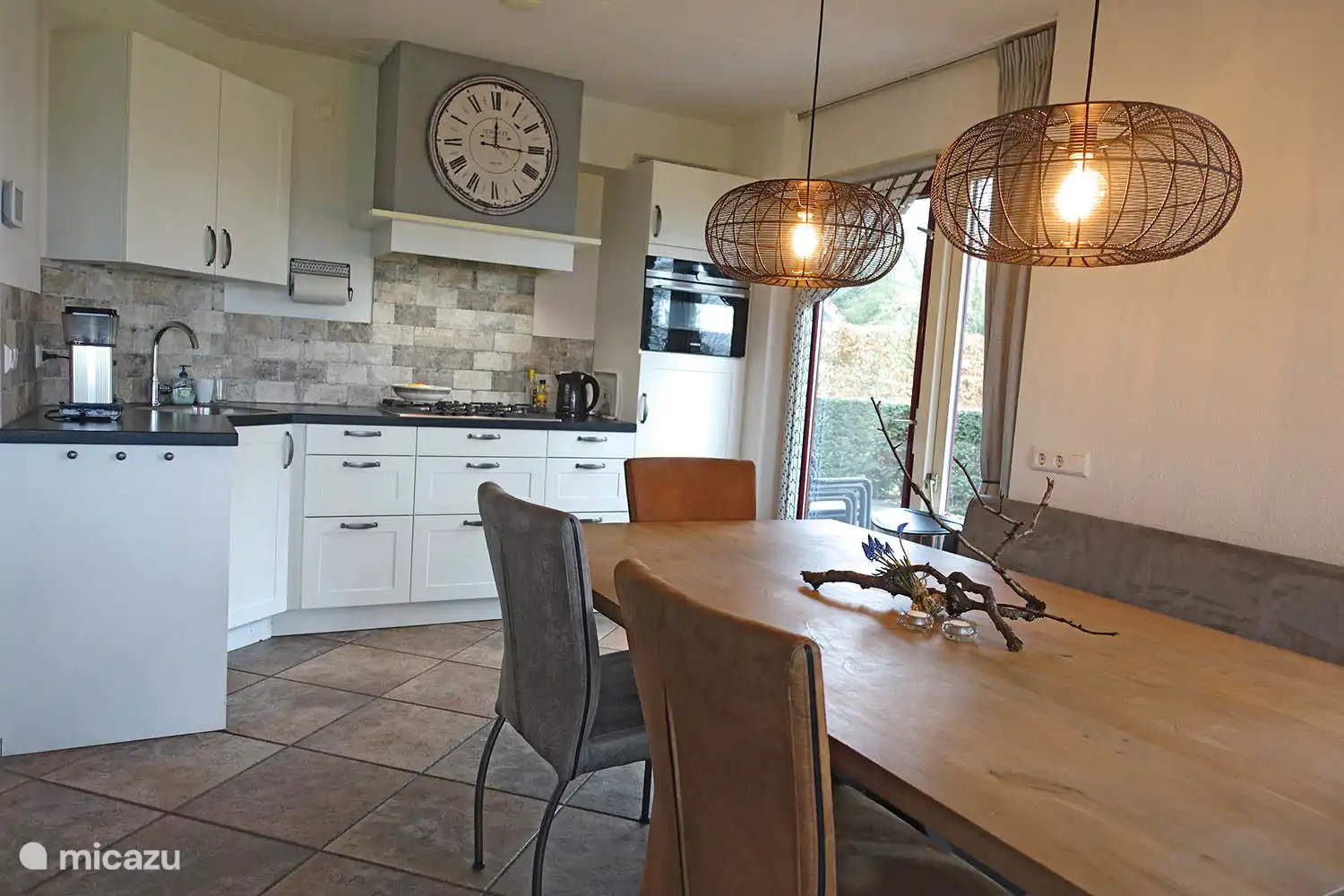 Berg & Bos Haus B&B15, Küche und Küchentisch