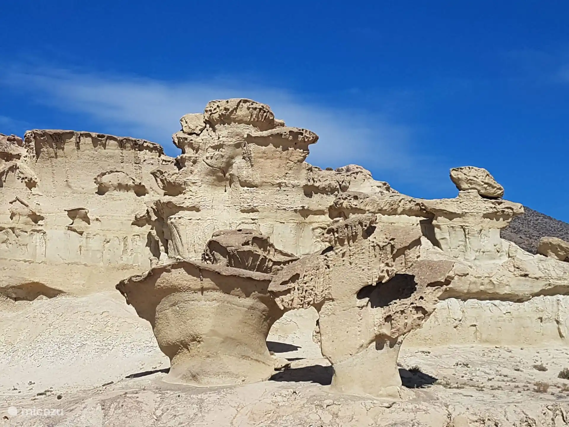Les Gredas de Bolnuevo sont des formations de grès, sculptées par l’eau et le vent pendant des milliers d’années, et sont considérées comme un monument d’intérêt naturel.