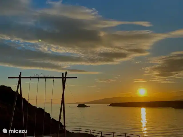 Votre refuge secret avec vue sur la mer  | Espagne, Costa Cálida, Mazarrón - appartement Le coucher de soleil à la balançoire El Rincon, avec des vues spectaculaires sur la mer et les montagnes, situé très près de l’hébergement, est situé dans la partie supérieure de la plage qui porte le même nom.