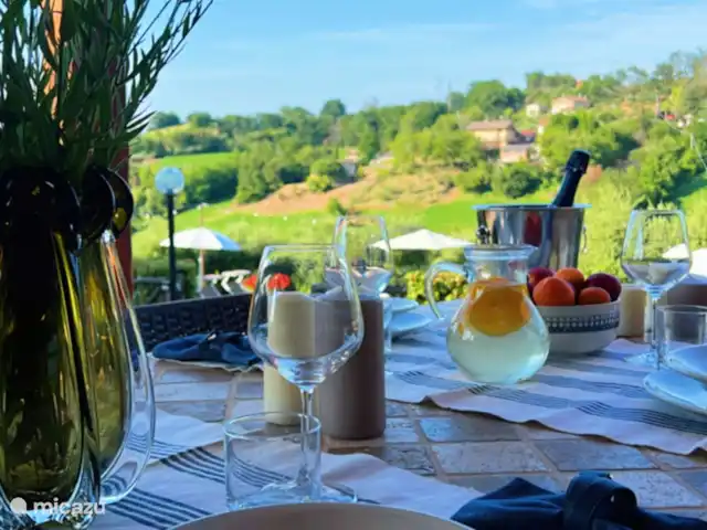 Maison de campagne de Collerovere  | Italie, Marche, Sant'Angelo in Pontano - villa Déjeuner sur la terrasse