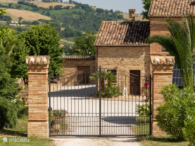 Maison de campagne de Collerovere  | Italie, Marche, Sant'Angelo in Pontano - villa L’entrée de la maison