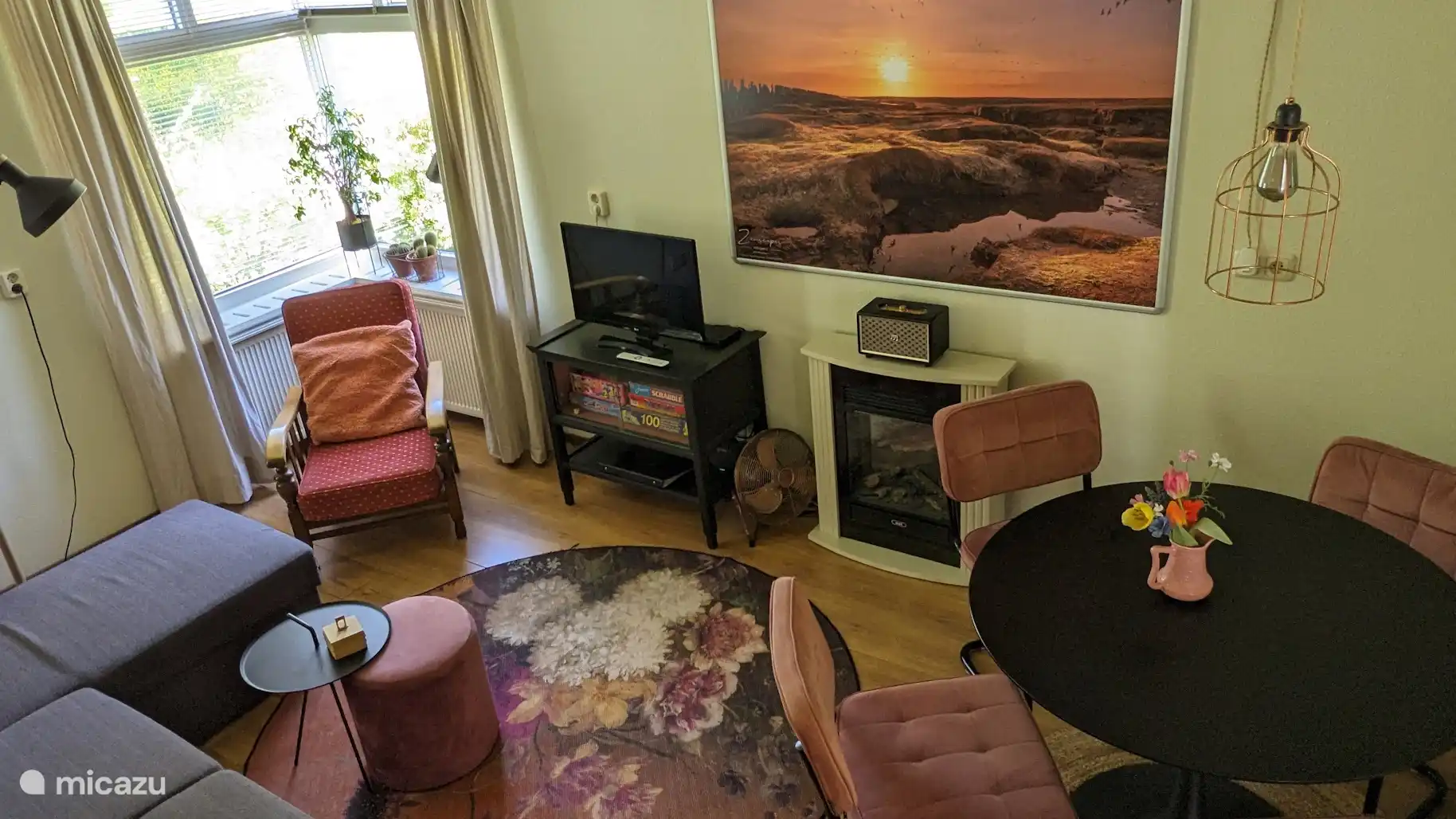 Sitzecke und Essbereich