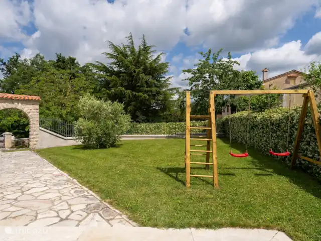 villa en Croacia, Istria, Zminj – Villa Stauri columpio