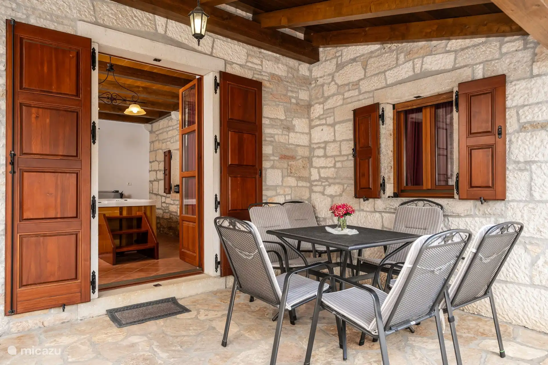 Esstisch für den Außenbereich