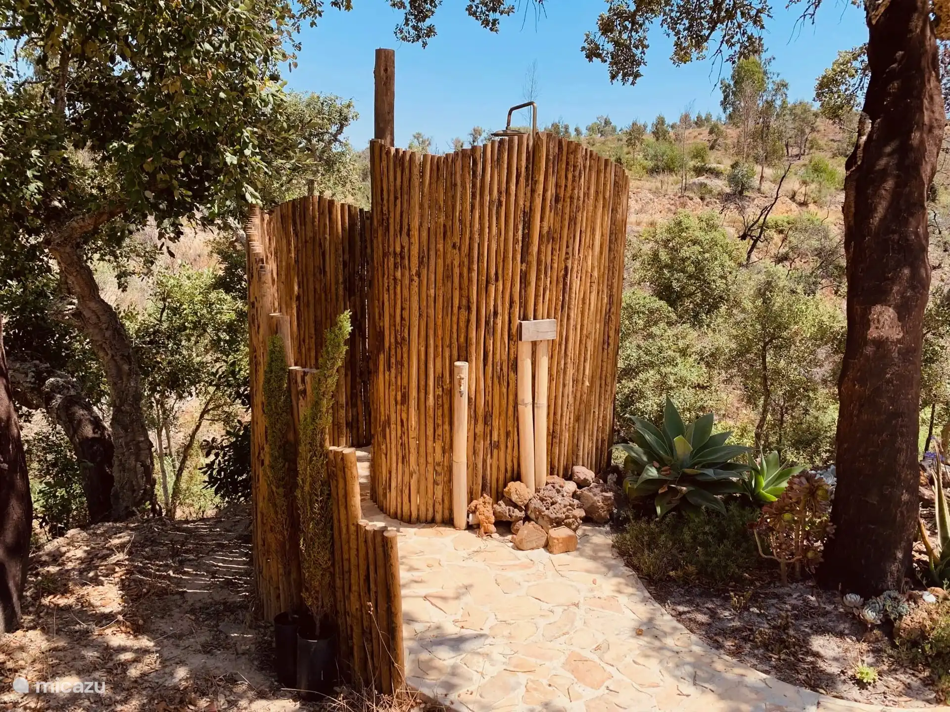 Außendusche mit heißem Wasser