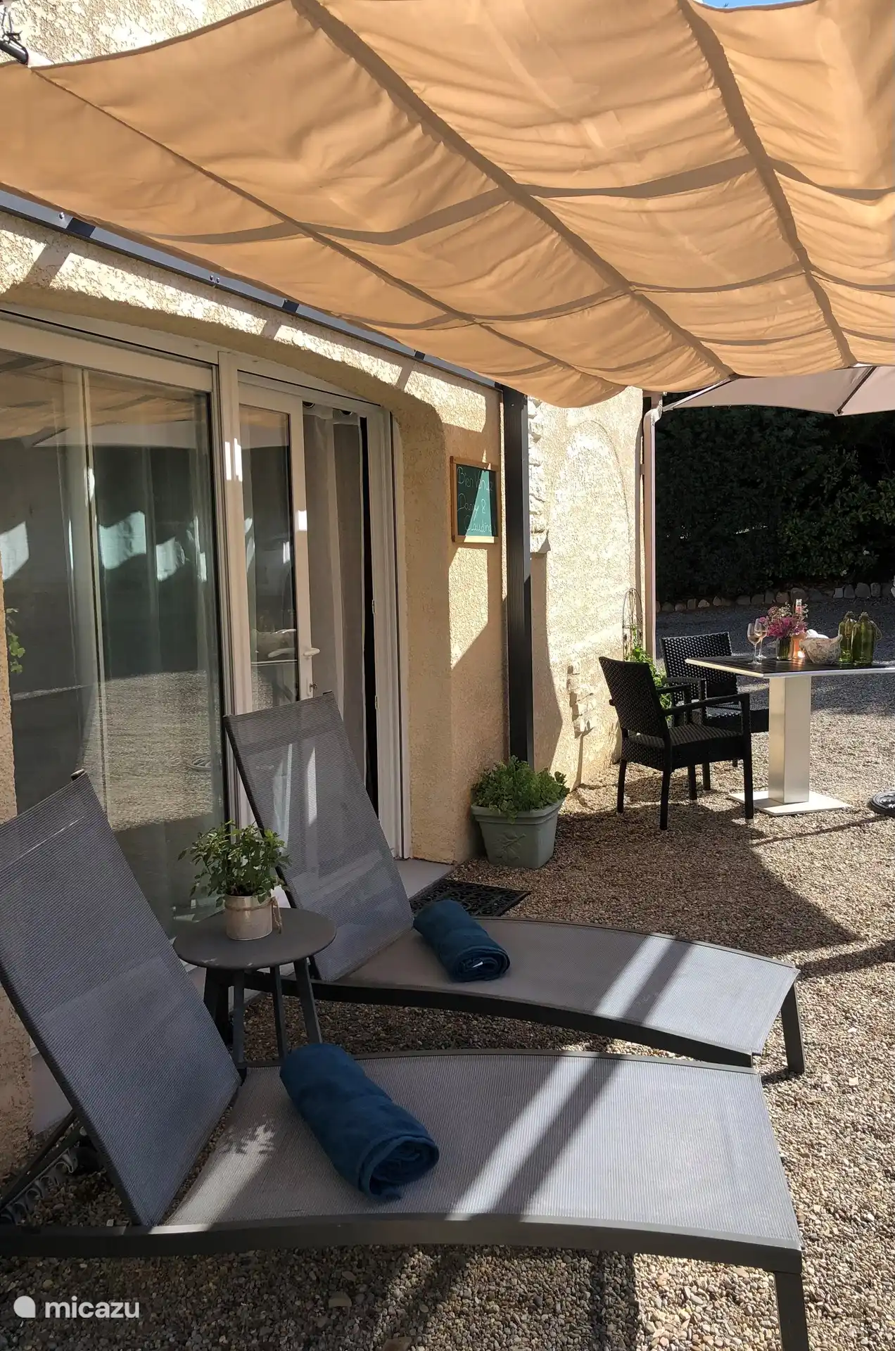 Kleine romantische Terrasse 