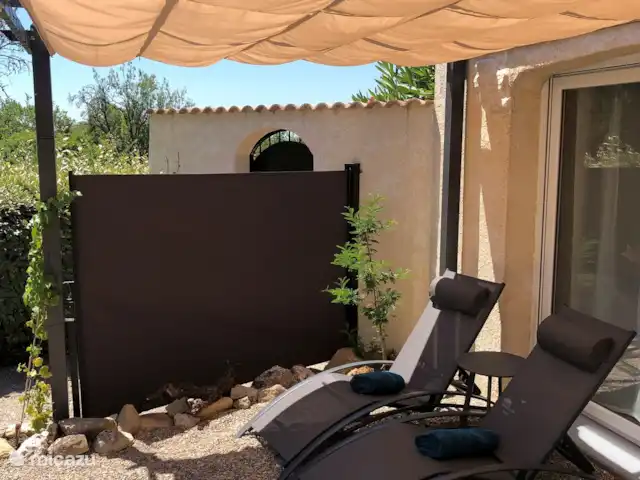 Location de Vacances France, Hérault, Oupia, chambres d'hôtes - Marie Jean chambre Le Vignoble Pergola avec protection solaire