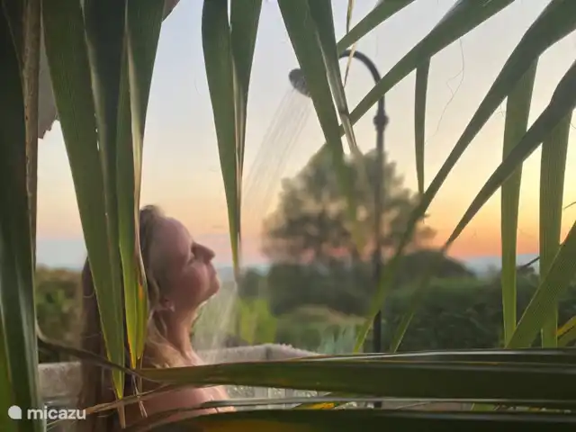 Location de Vacances France, Hérault, Oupia, chambres d'hôtes - Marie Jean chambre Le Vignoble Douche extérieure