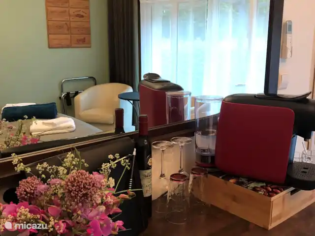 Location de Vacances France, Hérault, Oupia, chambres d'hôtes - Marie Jean chambre Le Vignoble Cafetière et théière
