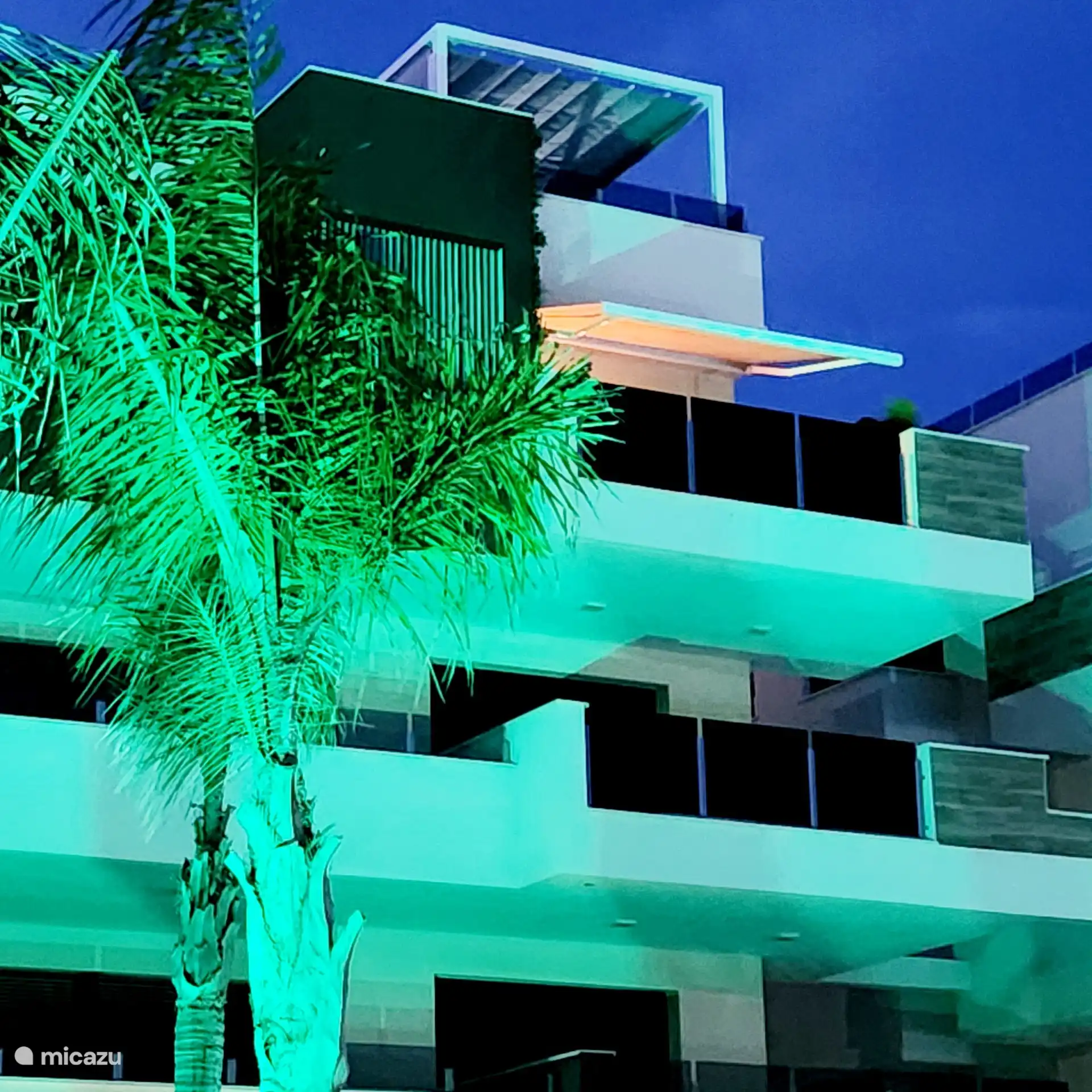 Éclairage décoratif appartement le soir 