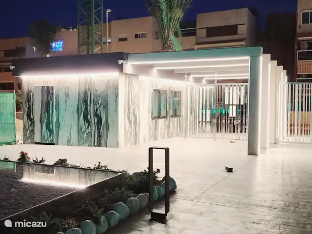 Location de Vacances Espagne, Costa Blanca, Orihuela Costa, penthouse - Amanecer de Luxe  Entrée/sortie principale éclairée vue du complexe