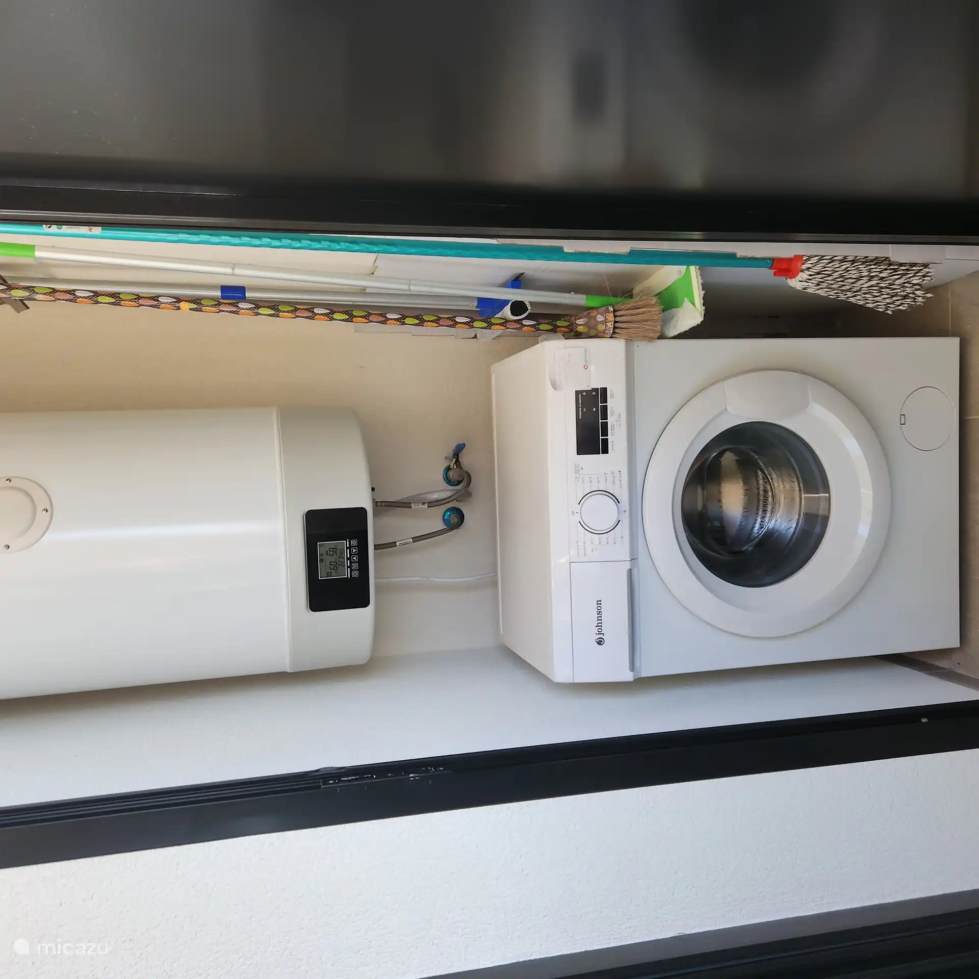 Chambre verrouillable avec machine à laver et chaudière 